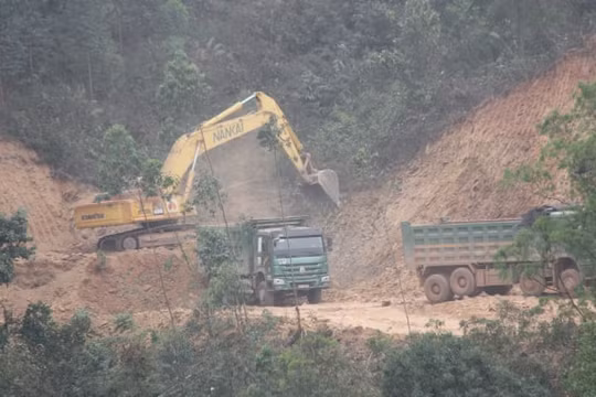 Bắc Giang: Xử phạt hơn 64 triệu đồng doanh nghiệp khai thác đất làm gạch trái phép