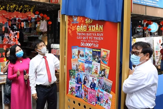 Hội Nhà báo TP Hồ Chí Minh tổ chức hoạt động trưng bày và bán báo xuân gây quỹ từ thiện