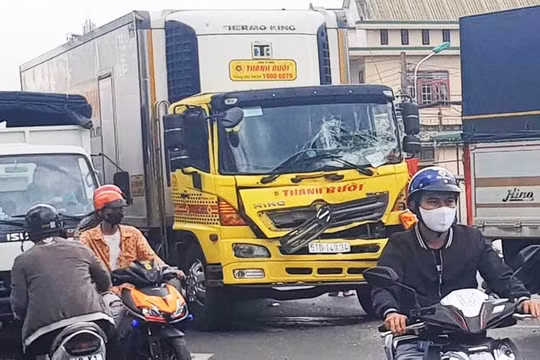Lâm Đồng: 3 xe ôtô tai nạn liên hoàn, quốc lộ 20 ùn tắc
