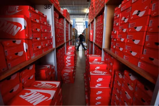 Đầu ra của Nike, Adidas bị chặn do các nhà máy tại châu Á ngừng hoạt động