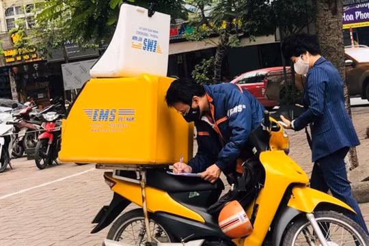 Nhân viên vận chuyển hàng hoá thiết yếu ở Hà Nội cần thủ tục đăng ký như thế nào?