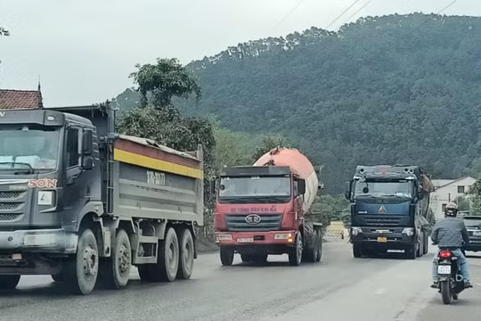 Người dân bất an vì các ‘hung thần’ trên quốc lộ tại Nghệ An