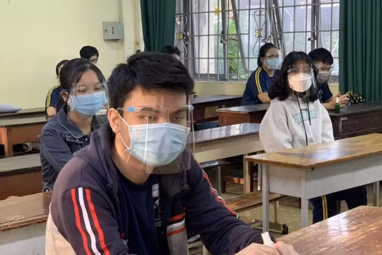 Hàng nghìn học sinh tại Long An đến trường vào hôm nay
