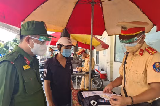 Hà Nội: Xử phạt hơn 700 trường hợp vi phạm phòng chống dịch COVID-19