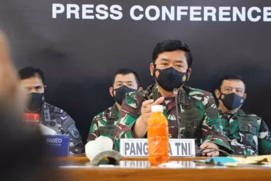 Tàu ngầm Indonesia được cho là đã chìm sau khi tìm thấy các mảnh vỡ