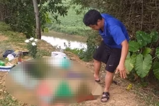 Phát hiện thi thể bé trai sơ sinh trôi dạt trên sông Ngàn Sâu