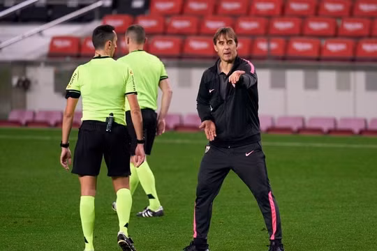 Pha bóng gây tranh cãi ở trận thắng của CLB Barca