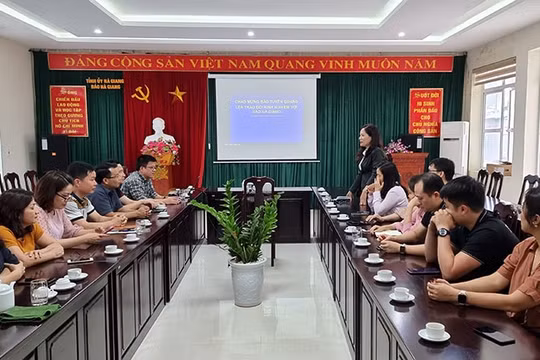 Báo Tuyên Quang, Báo Hà Giang cùng chia sẻ kinh nghiệm làm chương trình phát thanh