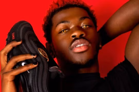 Mẫu giày có chứa máu người của Lil Nas X chính thức bị thu hồi, người mua được hoàn tiền
