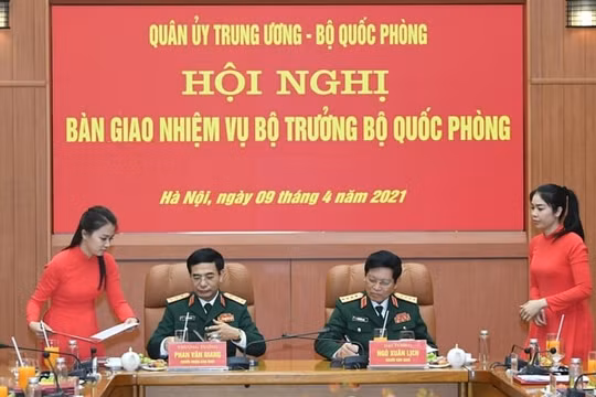 Bàn giao nhiệm vụ Bộ trưởng Bộ Quốc phòng
