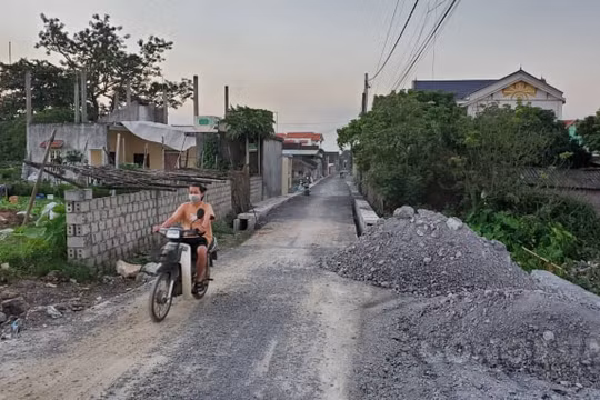 Kim Bảng (Hà Nam): Con đường hơn 9,1 tỷ đồng có dấu hiệu bị “ăn bớt” khối lượng