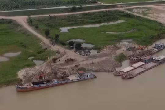 Tân Chi (Bắc Ninh): Cần xử lý dứt điểm các bãi tập kết cát có dấu hiệu trái phép gây ô nhiễm môi trường