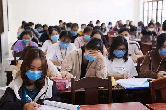 Bộ Giáo dục và Đào tạo yêu cầu các trường đại học giữ ổn định mức học phí như hiện nay