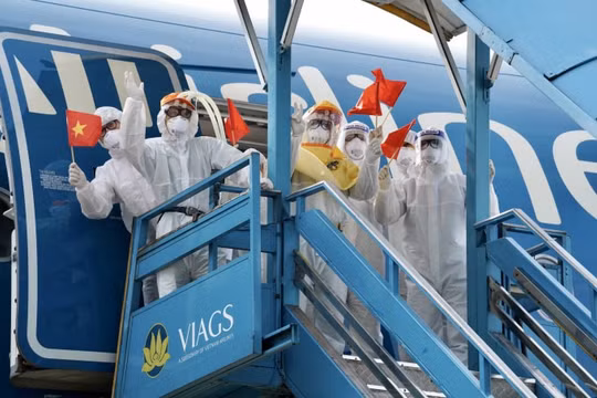 Vietnam Airlines vận chuyển miễn phí nhân lực cùng hành lý đi kèm để phòng chống dịch cho Bắc Ninh, Bắc Giang