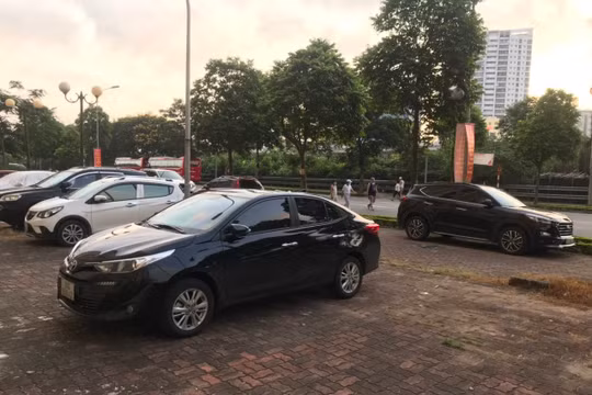 Tấm kính rơi từ tầng 9 chung cư, người bị hại tiết lộ cuộc sống 12 năm không có ban quản trị nhà