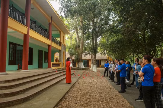Nhiều xúc cảm ý nghĩa từ “Hành trình về nguồn” của những nhà báo trẻ