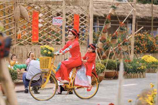 Đường hoa Home Hanoi Xuan 2021 tái hiện Tết Việt xưa