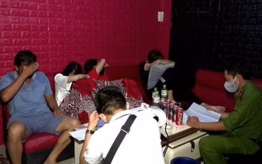 Bạc Liêu: Phát hiện nhiều đối tượng dương tính ma túy tại quán karaoke