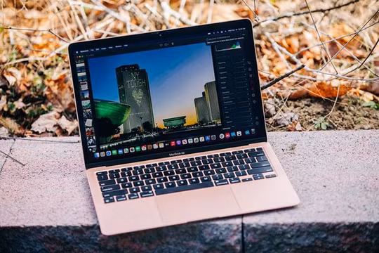 MacBook Air M1 đã rẻ hơn giá gốc đến 155 USD