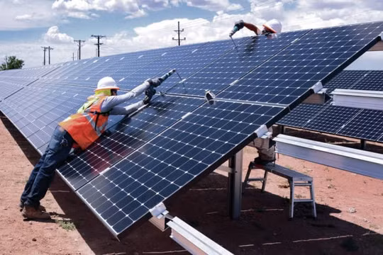 Hà Nội: Thí điểm sử dụng năng lượng mặt trời trên mái chợ Đồng Xuân