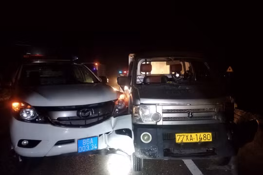 Bình Thuận: Bắt giữ đối tượng trộm ô tô đâm thẳng vào xe CSGT, "thông chốt" kiểm soát