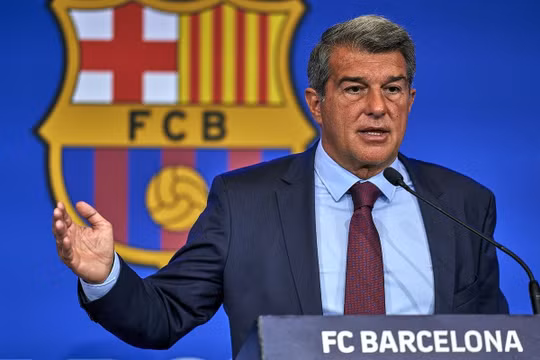 Chủ tịch Barca nói gì về việc để mất Lionel Messi?