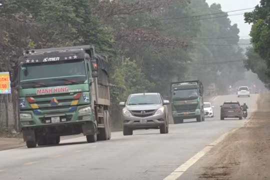 Thanh Hóa: Xe có dấu hiệu quá khổ, quá tải vẫn “tung hoành”