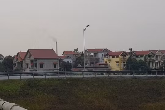 Mặc cho ô nhiễm không khí, UBND huyện Sóc Sơn vẫn để các lò gạch không phép ngày đêm xả khói