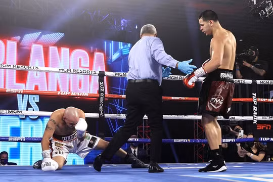 Võ sĩ vô địch kickboxing thế giới bị tài xế taxi hạ knock-out