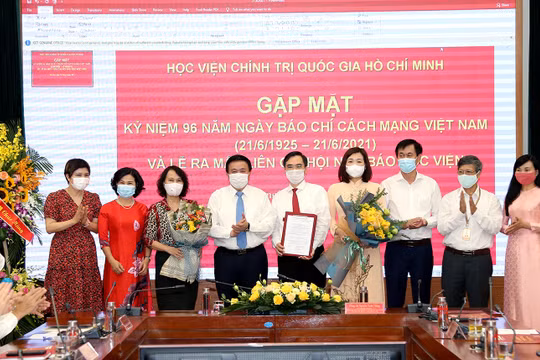 Ra mắt Liên chi hội Nhà báo Học viện Chính trị quốc gia Hồ Chí Minh
