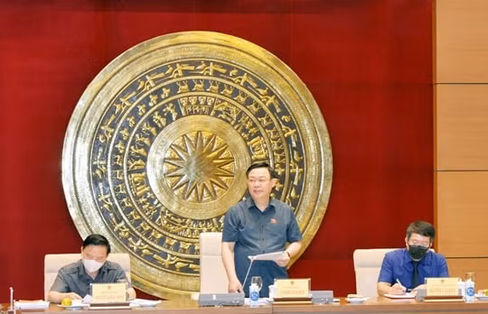 Chủ tịch Quốc hội: Tập trung nghiên cứu, khắc phục 2 khuynh hướng làm giảm “tuổi thọ” của luật