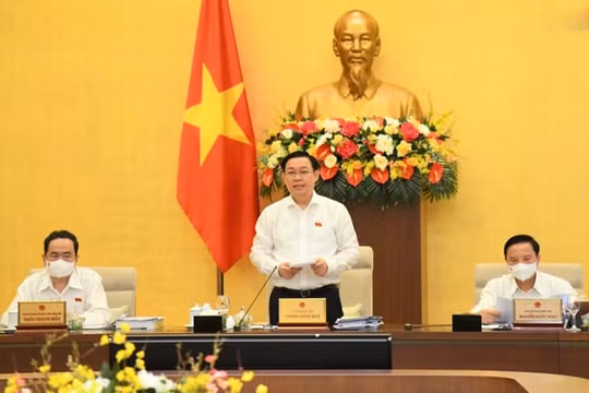Chủ tịch Quốc hội: Khắc phục chuyện “chạy” danh hiệu, “chạy” anh hùng