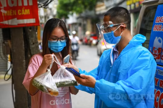 “Bánh mướt 0 đồng” lan tỏa hương vị xứ Nghệ trong mùa dịch COVID-19 tại Hà Nội