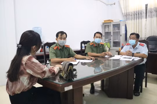 Nhắc nhở người phụ nữ có bình luận không đúng sự thật liên quan đến tình hình dịch bệnh Covid-19