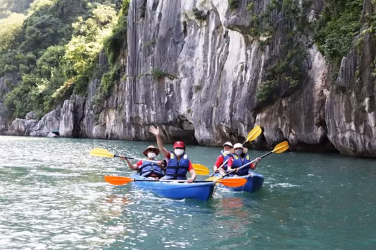 Quảng Ninh: Mở cửa du lịch, đảm bảo phòng, chống dịch COVID-19