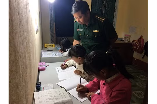 “Người cha nuôi Biên phòng” - Sưởi ấm lòng người nơi biên giới