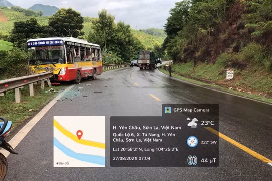 Tai nạn giữa xe tải và xe buýt, 3 người bị thương, 2 xe hư hỏng nặng