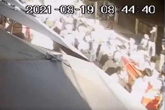 Hà Nội: Chủ tịch xã bị đình chỉ chức vụ vì để xảy ra đám tang đông người