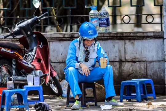 Giữ chân người lao động ở thành phố, tiền chưa phải là tất cả