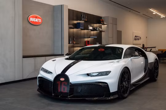 Bugatti chính thức mở showroom đầu tiên tại Singapore