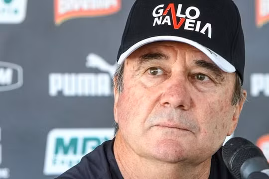 CLB Cerezo Osaka sa thải HLV người Brazil