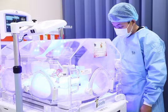 Trẻ sinh cực non được cứu sống nhờ can thiệp phác đồ “giờ vàng”