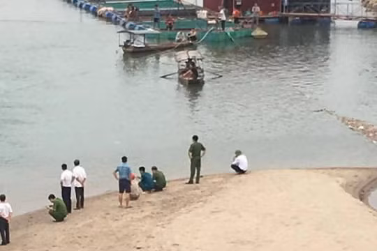 Phú Thọ: Tích cực tìm kiếm 2 học sinh lớp 7 mất tích trên sông Đà