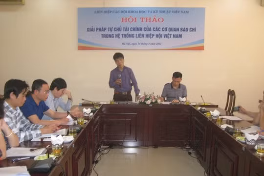 Sự phát triển của mạng Internet khiến phương tiện truyền thông phải thay đổi mạnh mẽ
