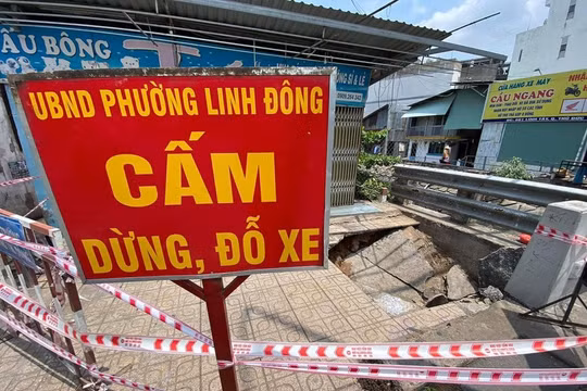 Xuất hiện hố 'tử thần' trên vỉa hè ở TP. Thủ Đức