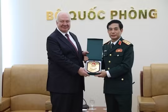 Thượng tướng Phan Văn Giang tiếp Đại sứ đặc mệnh toàn quyền các nước Lào, Campuchia, LB Nga
