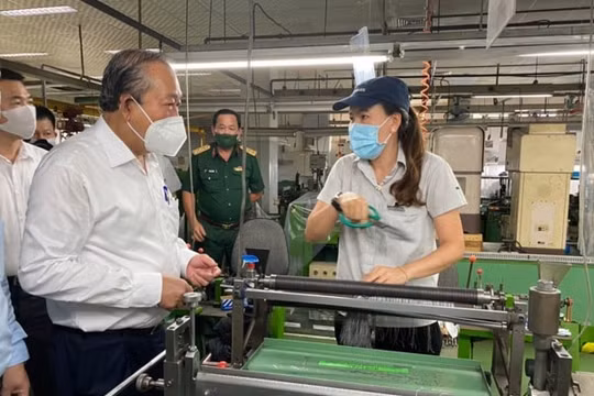 Phó Thủ tướng Trương Hòa Bình kiểm tra công tác chống dịch tại TP.HCM