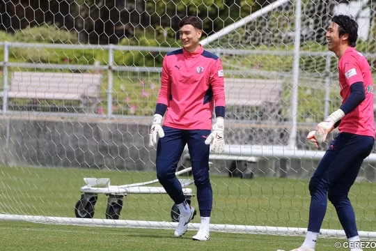CLB Cerezo Osaka lên tiếng bảo vệ thủ môn Đặng Văn Lâm