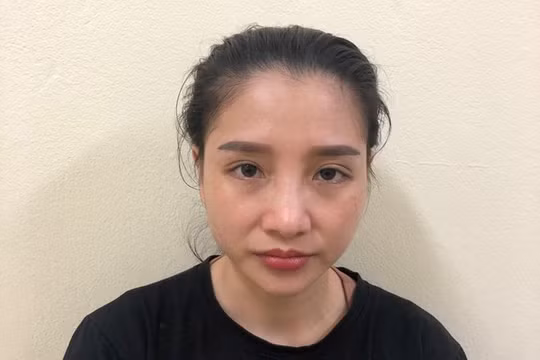 Khởi tố đối tượng liên quan đến đường dây mua bán thuốc lá ngoại nhập lậu số lượng lớn