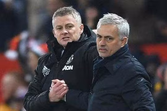 HLV MU mỉa mai Mourinho trước trận đại chiến